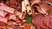 Allarme listeria, richiamati 59 lotti di tacchino, lonza e vitello tonnato: cosa si rischia