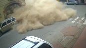 Panico in strada: l'edificio storico crolla all'improvviso
