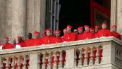 Chi è il camerlengo, quando subentra al Papa e quali sono i suoi poteri