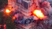 Palazzo crolla in pochi secondi: il video della demolizione