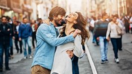Toro, amore e affinità di coppia tra rose e spine: ma chi ama di più?