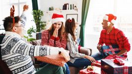 Con quale segno zodiacale dovresti passare del tempo durante le feste, per rendere il Natale speciale