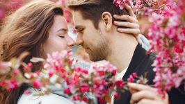 L’oroscopo degli amori primaverili: nuove passioni e cuori che si risvegliano