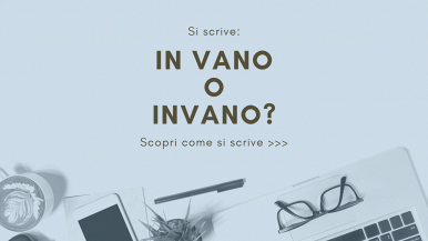 Scritta “Si scrive in vano o invano? Scopri come si scrive...” su sfondo azzurro; partendo dalla destra, in basso, occhiali, quaderni e penna