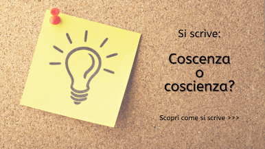 Scritta “Si scrive coscenza o coscienza? Scopri come si scrive...” sulla dx di una lavagnetta di sughero con post-it che riporta una lampadina sulla sx