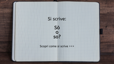 Scritta centrata “Si scrive sò o so? Scopri come si scrive...” su quaderno a quadretti appoggiato su un tavolo di legno