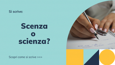 A sx scritta “Si scrive scenza o scienza? Scopri come si scrive...”, a dx mano che scrive inserita in un quarto di cerchio; sfondo verde acqua