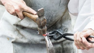 L'acciaio si rompe, e il ferro si piega