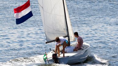 Bandiera vecchia, onor di capitano