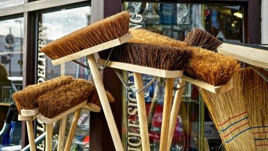 Scopa nuova spazza bene