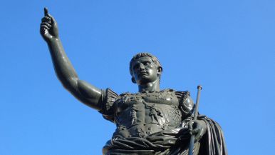 O Cesare o niente
