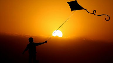 Quel che tu stesso puoi e dire e fare, che altri il faccia mai aspettare