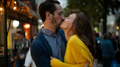 Quanto lascivia più dissidio mesce, tanto la voglia più aumenta e cresce