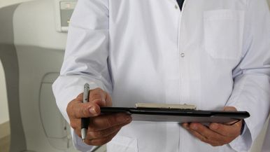 Ne ammazza più la penna del medico che la spada del cavaliere