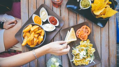 Piuttosto crepa panza che roba avanza