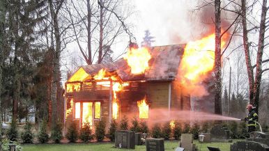Quando la casa brucia, tutti si scaldano