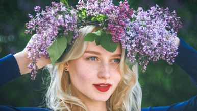 Una ghirlanda costa un quattrino, e non istà bene in capo a ognuno