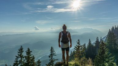 Le montagne stanno ferme, gli uomini camminano