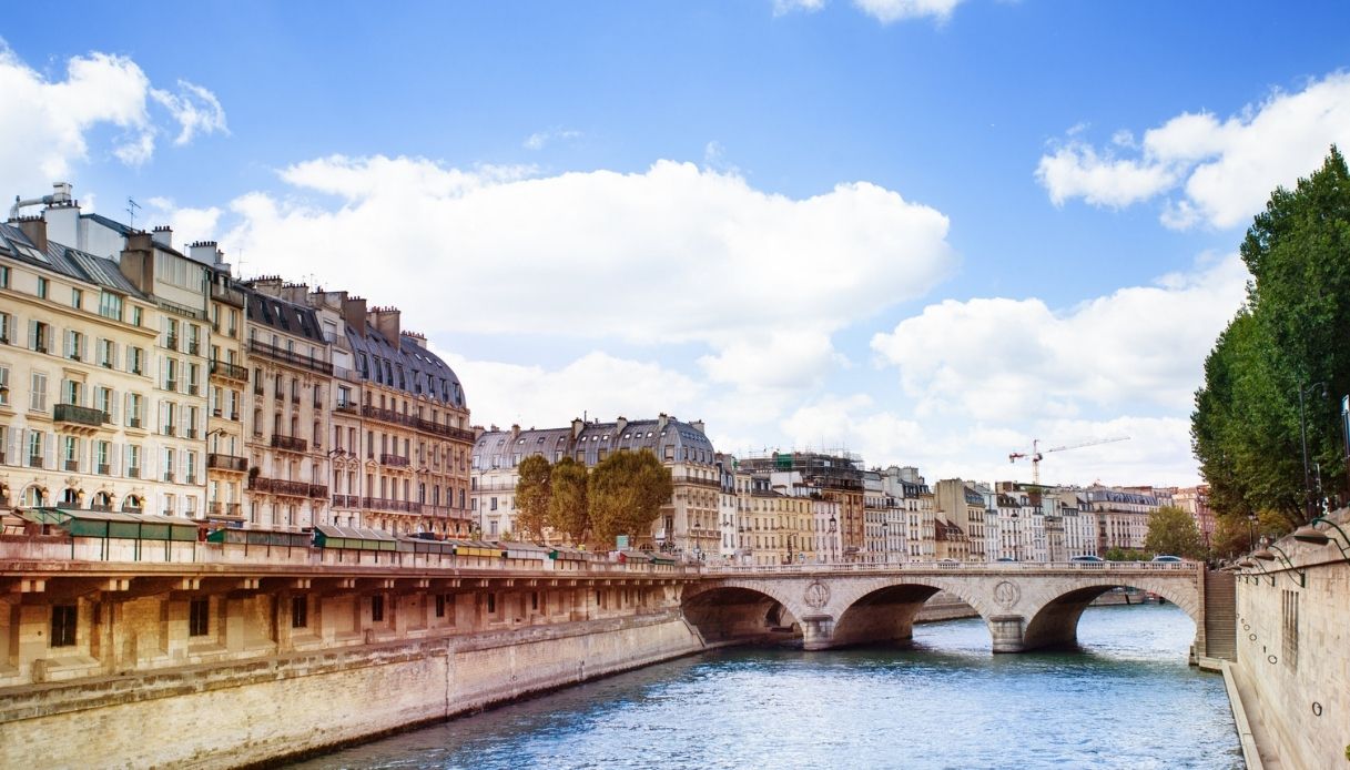 Perché la regione di Parigi si chiama ÎledeFrance?