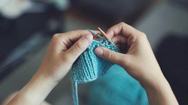 Uno ordisce la tela, e l’altro la tesse