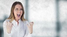 Perché si dice far venire il latte alle ginocchia?