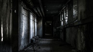 Nell’oscuro si vede meglio con uno che con due occhi