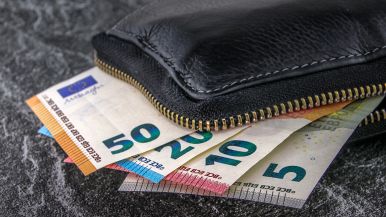 Quel che va nelle maniche, non può andar ne’ gheroni