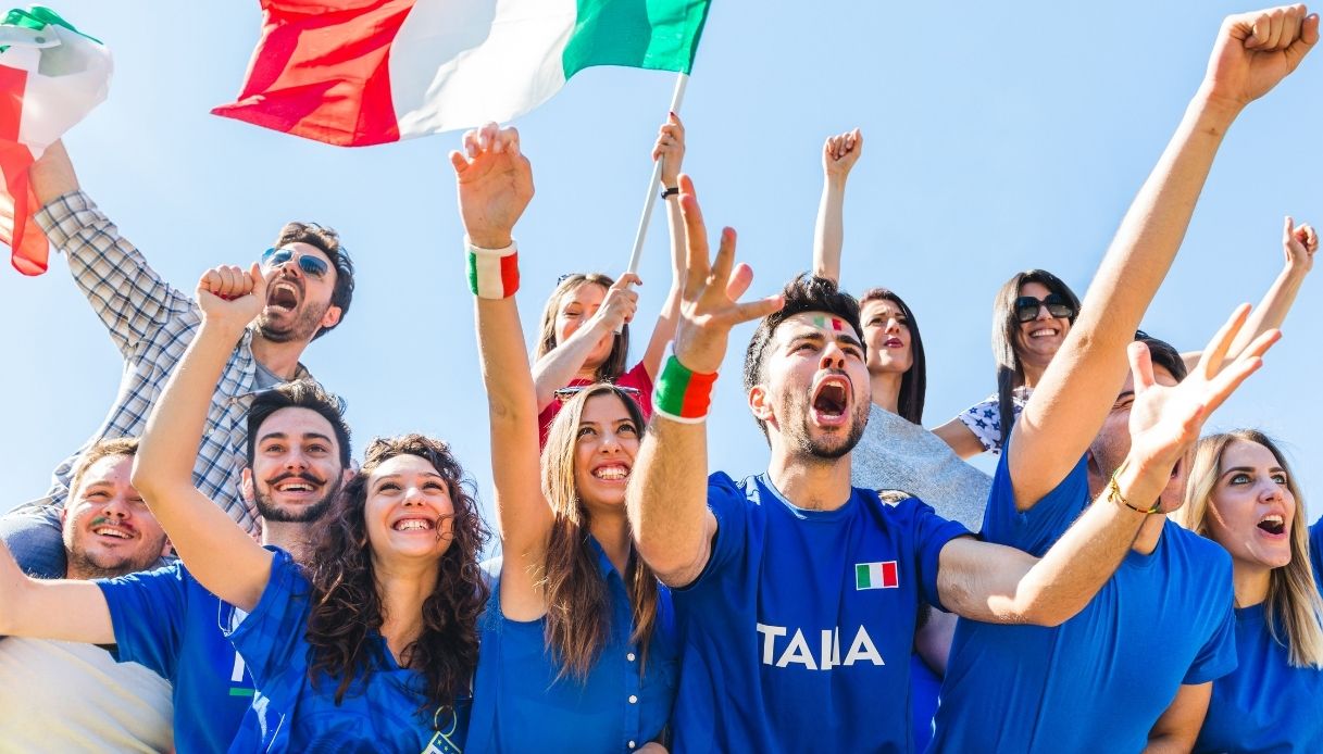 La maglia della Nazionale italiana agli Europei 2021: il significato dei  simboli azzurri