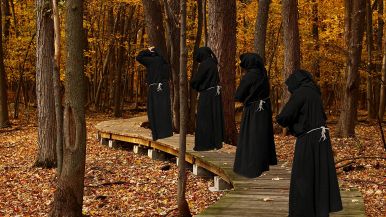 Quando il diavol vuole andare in processione, non gli mancano mai le croci