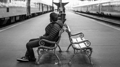 Siedi, e sgambetta, e vedrai tua vendetta