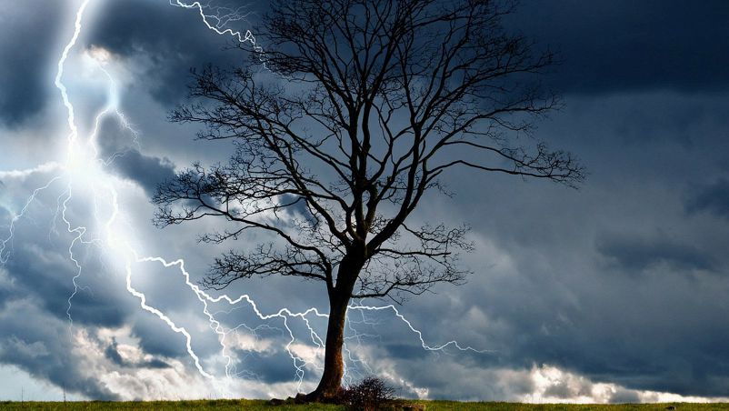 Quando piove e tira vento, serra l’uscio e statti dentro