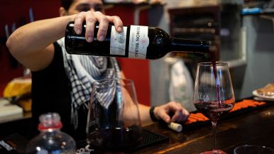 Non domandare all’oste se il vino è buono