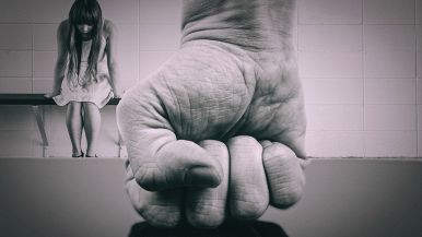 La prima si perdona, la seconda si bastona