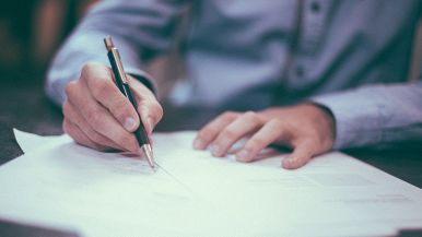 La mano sinistra non sappia quel che fa la destra