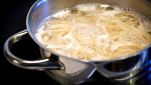 Perché bisogna bollire la pasta per farla cuocere?