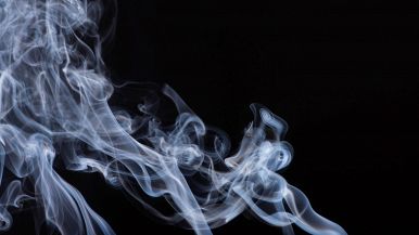 Il fumo va dietro ai belli, proverbio