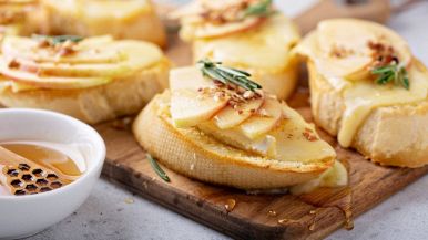 Al contadin non far sapere quanto è buono il formaggio con le pere: significato