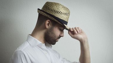 All'uomo ricco berretto torto: spiegazione