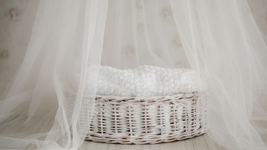 Significato e origini del proverbio Chi ne ha in cuna non dica di nessuna