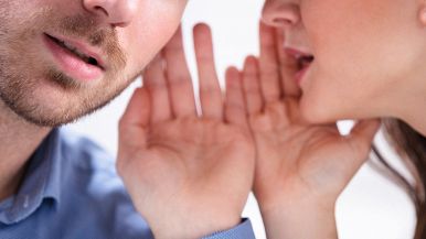 Due fidanzati che chiacchierano