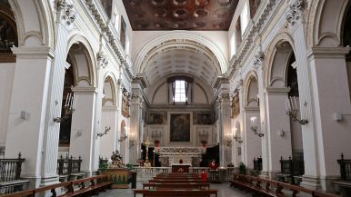 Dio non fa mai chiesa, che il diavolo non ci pianti la sua cappella