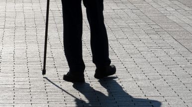 Se il piede destro è zoppo, Dio rafforza il sinistro