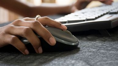 Il maxi tappetino per mouse su Amazon: sconto del 30% con coupon