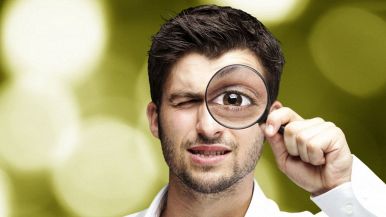 proverbio Uomo nasuto di rado cornuto