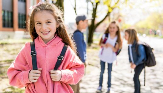 bambini fuori da scuola