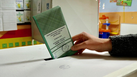 Seggio elezioni in Sardegna