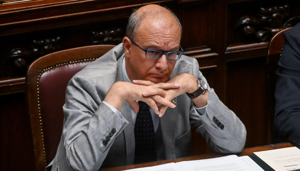 Ministro Valditara nella bufera: cosa c'entra la Strage di Ustica
