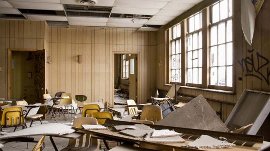 Scuola dove il soffitto è crollato