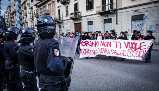 Scontro Valditara e studente a Torino