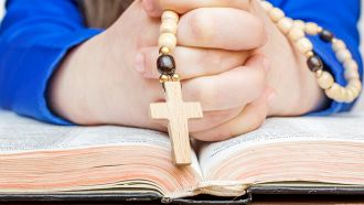 maestra-sospesa-preghiere-lezione